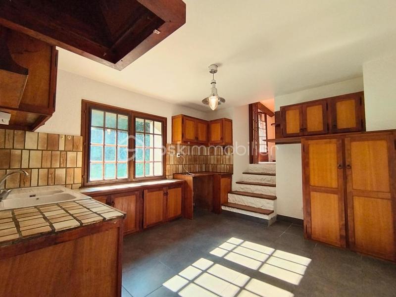 Maison - 232 m² - 7 pièces