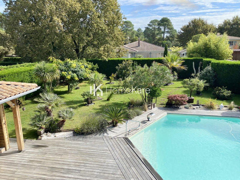 Maison - 201 m² - 7 pièces