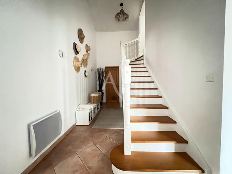 Maison - 225 m² - 8 pièces