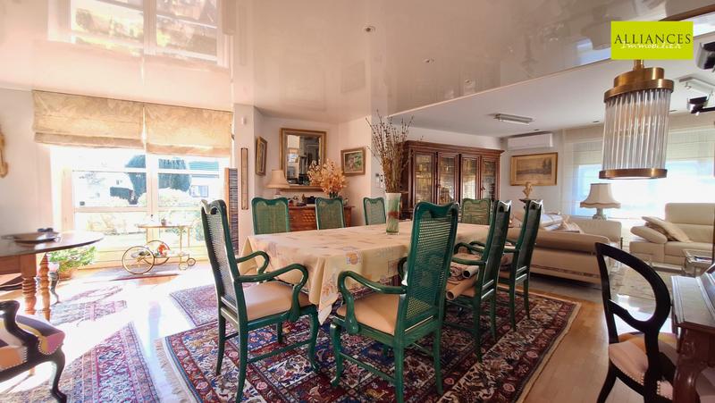 Maison - 226 m² - 7 pièces