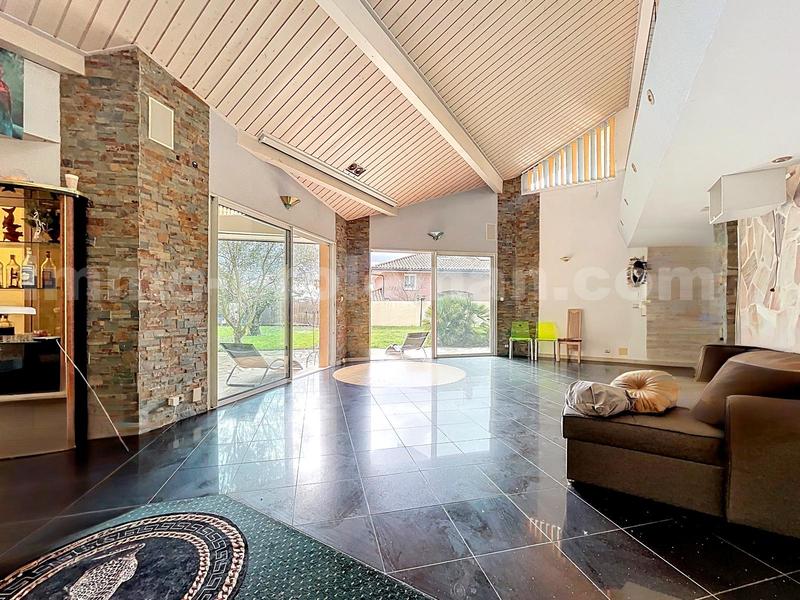 Maison - 405 m² - 15 pièces