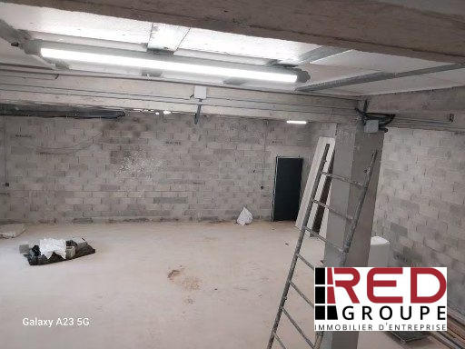 Entrepôt - 230 m²