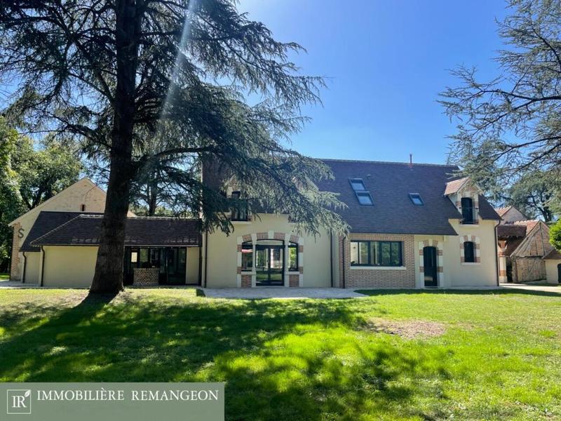 Propriété - 338 m² - 8 pièces