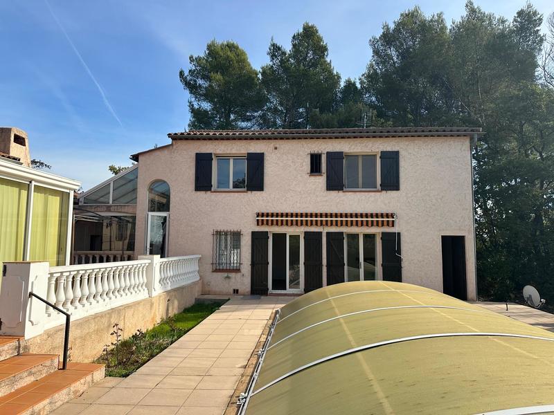 Villa - 182 m² - 8 pièces