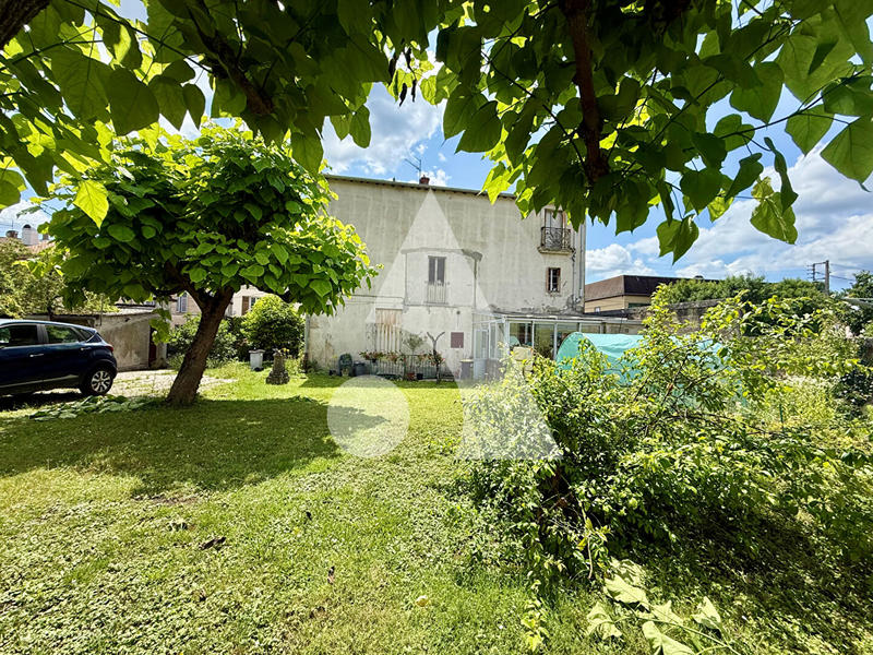 Maison - 215 m² - 9 pièces