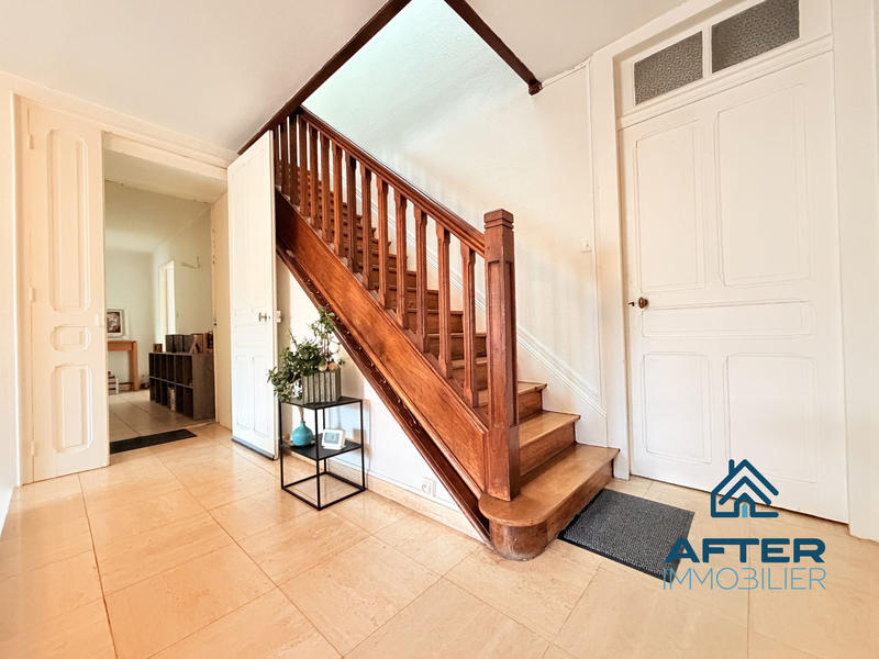 Maison - 220 m² - 7 pièces
