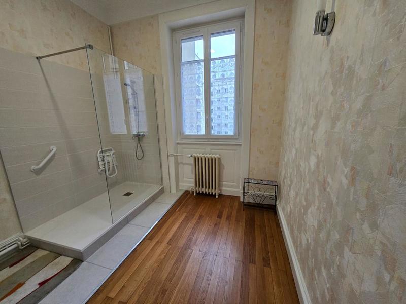 Appartement - 186 m² - 6 pièces