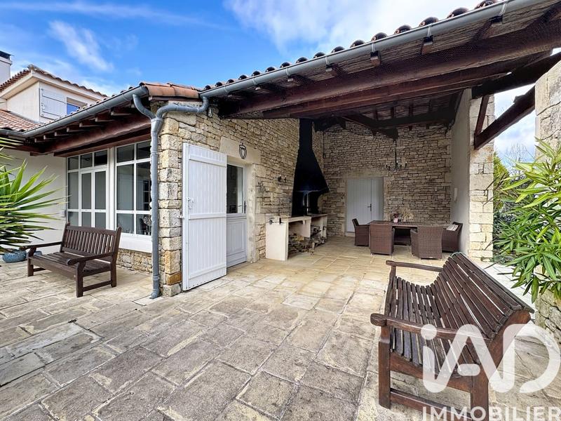 Maison - 219 m² - 8 pièces