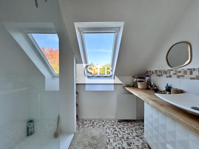 Maison - 168 m² - 8 pièces