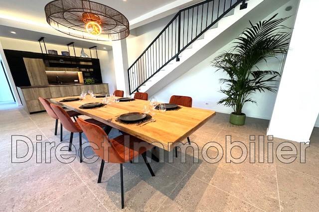 Maison - 245 m² - 6 pièces