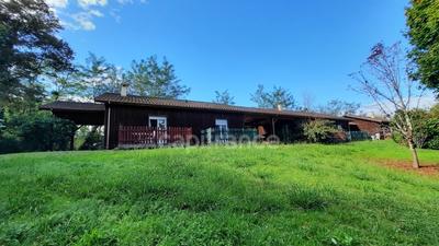 Maison - 225 m² - 9 pièces