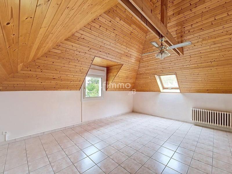 Maison - 213 m² - 9 pièces