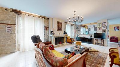 Maison - 241 m² - 8 pièces