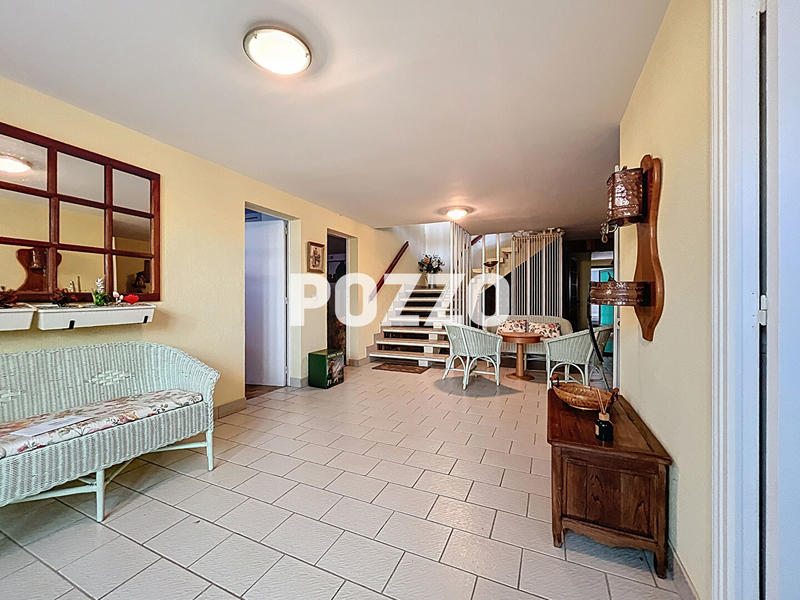 Maison - 302 m² - 9 pièces