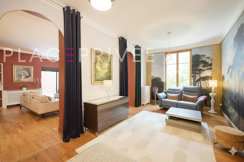 Maison - 218 m² - 8 pièces