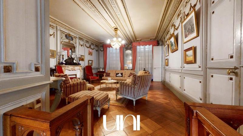 Maison - 208 m² - 8 pièces