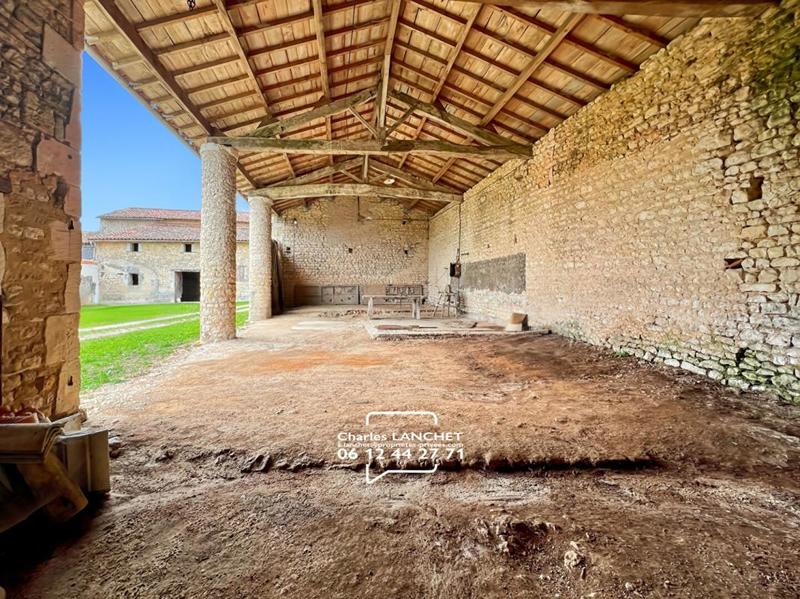 Maison - 250 m² - 6 pièces