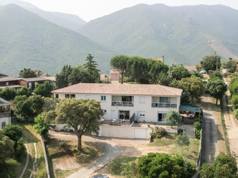 Maison - 358 m² - 12 pièces