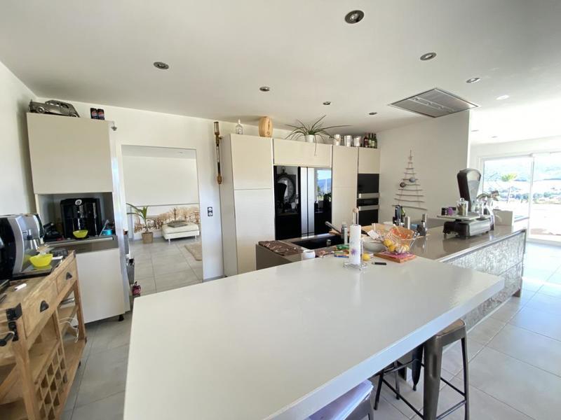 Villa - 200 m² - 5 pièces