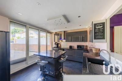 Maison - 146 m² - 8 pièces