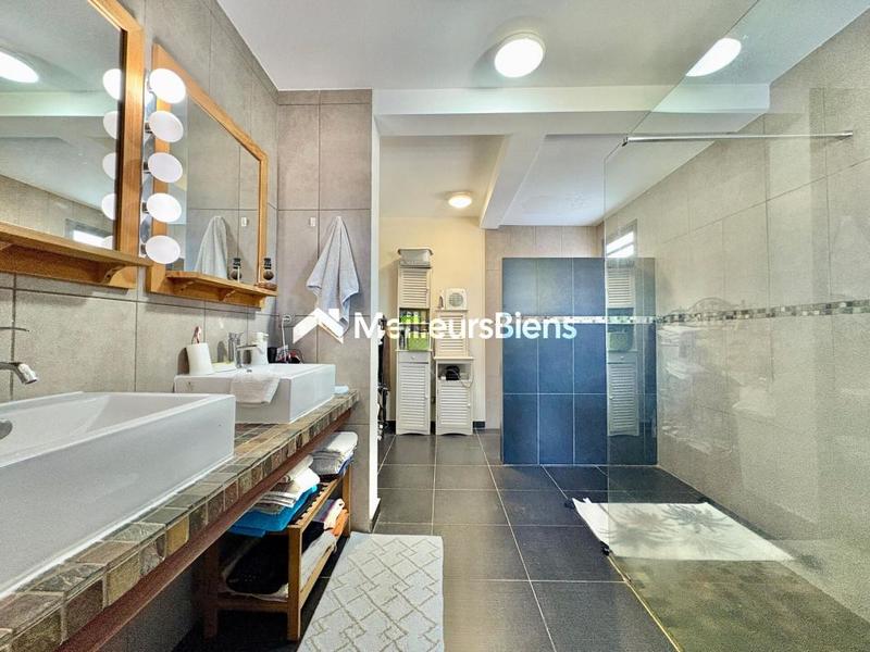 Maison d'architecte - 230 m² - 9 pièces