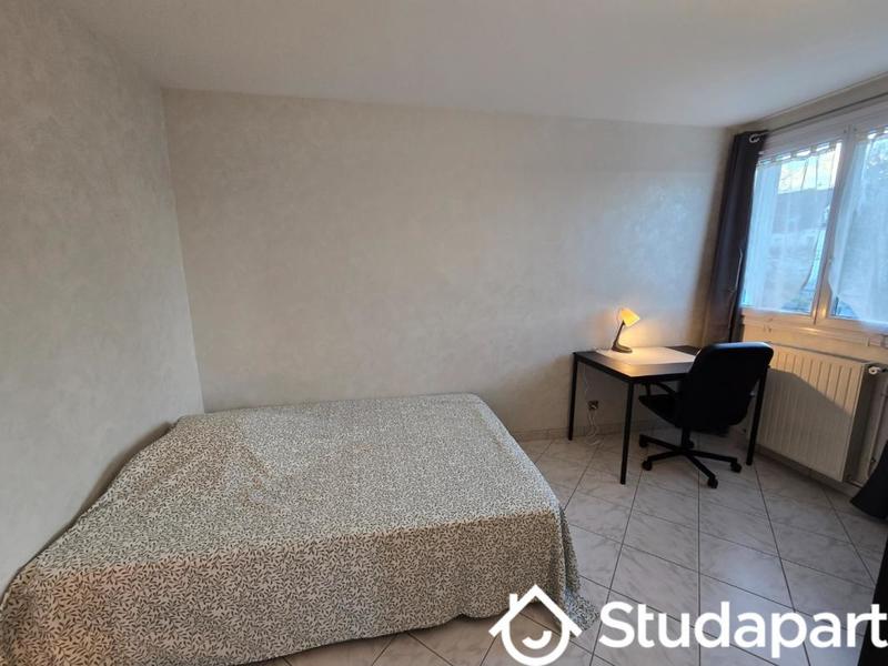 Chambre - 11 m² - 1 pièce