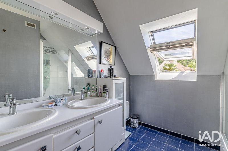 Maison - 225 m² - 6 pièces