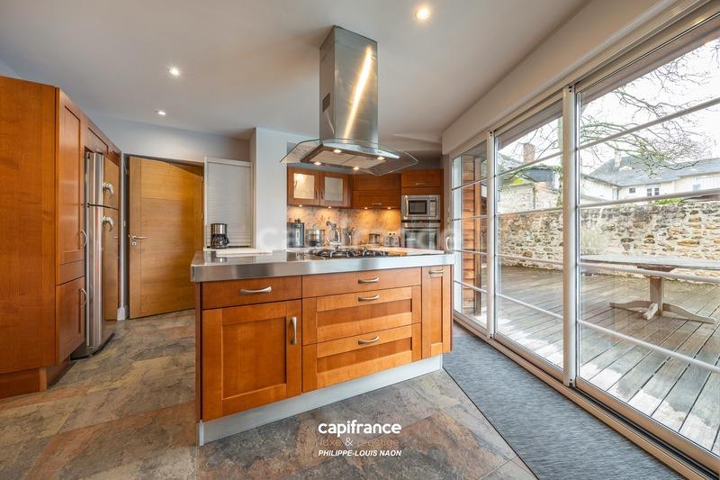 Maison - 233 m² - 7 pièces