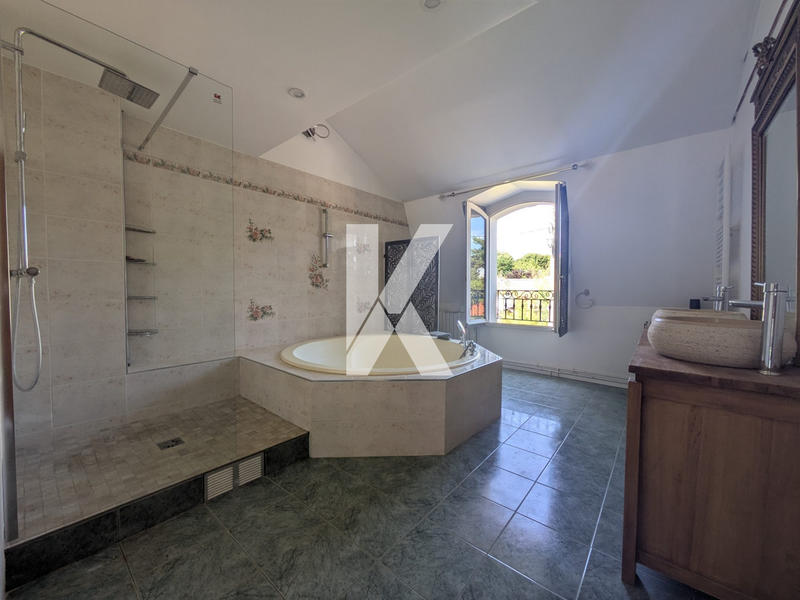 Maison - 130 m² - 5 pièces