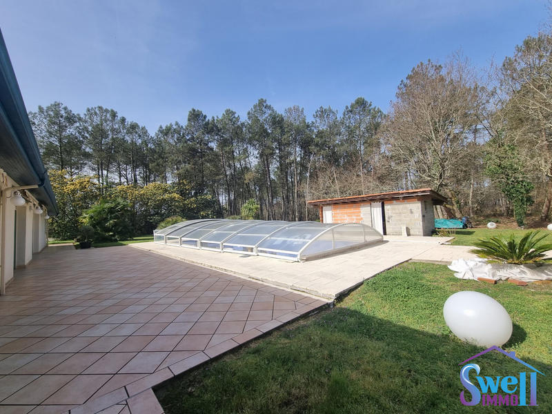 Maison contemporaine - 303 m² - 10 pièces