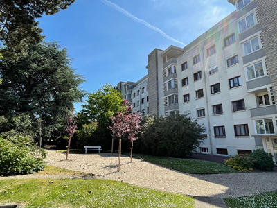 Appartement - 93 m² - 4 pièces