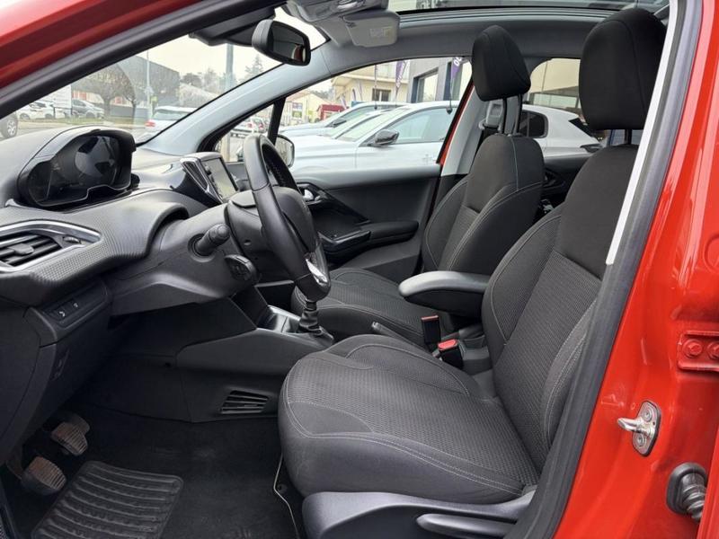 Peugeot 208 Puretech 110 s&amp;S Allure - 4 options incluses