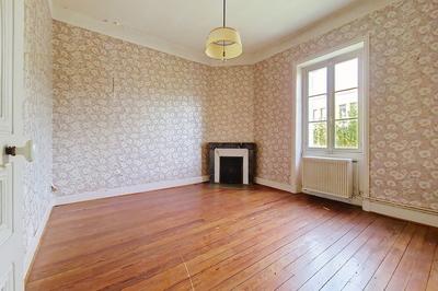 Maison - 300 m² - 6 pièces