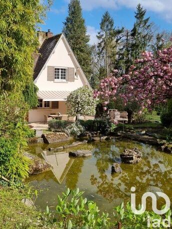 Maison - 270 m² - 9 pièces