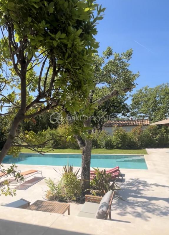 Villa - 300 m² - 7 pièces