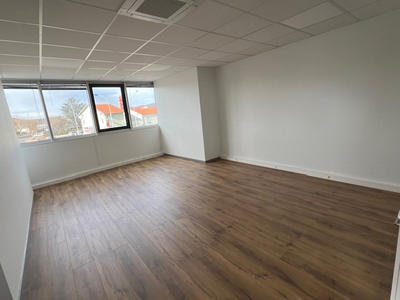 Local commercial - 82 m² - 4 pièces