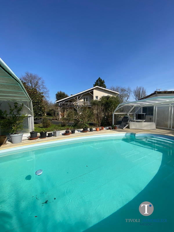 Maison traditionnelle - 140 m² - 6 pièces