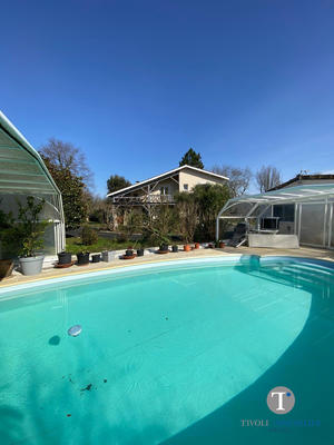 Maison traditionnelle - 140 m² - 6 pièces