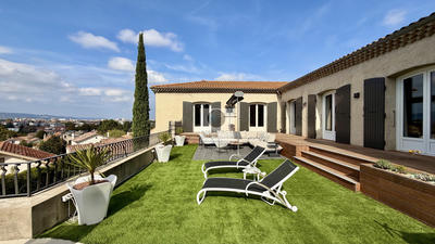 Maison - 284 m² - 8 pièces