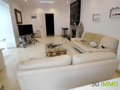 Maison - 235 m² - 9 pièces