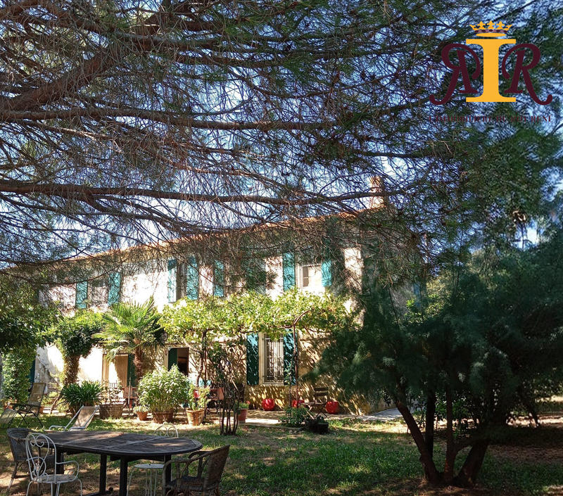 Maison traditionnelle - 283 m² - 9 pièces