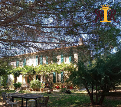 Maison traditionnelle - 283 m² - 9 pièces