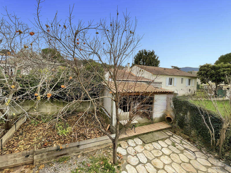 Maison - 216 m² - 9 pièces