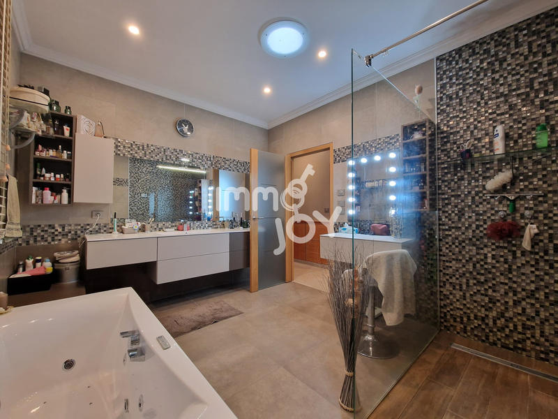 Villa - 268 m² - 7 pièces