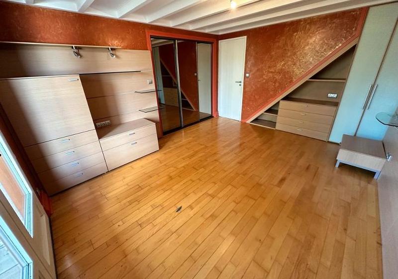 Maison - 215 m² - 5 pièces