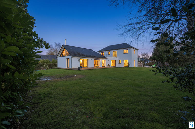 Maison - 215 m² - 6 pièces