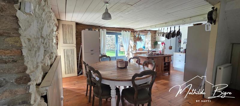 Maison - 234 m² - 11 pièces