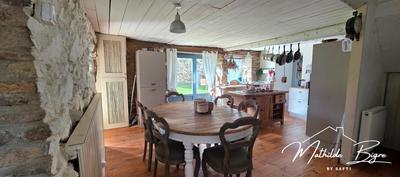 Maison - 234 m² - 11 pièces