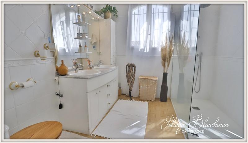 Maison - 250 m² - 9 pièces