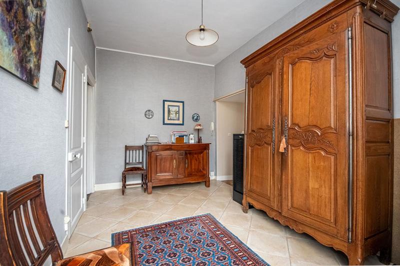Maison - 250 m² - 9 pièces